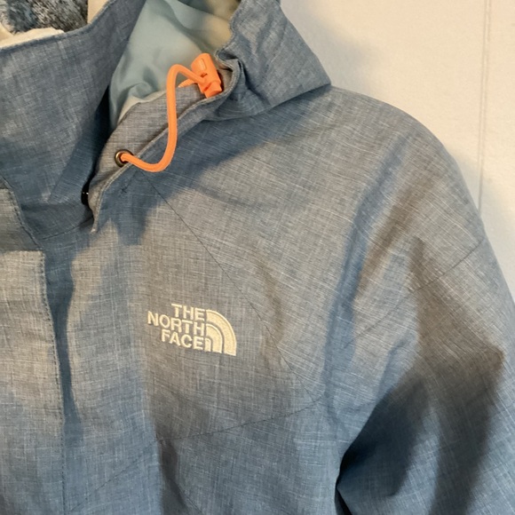 Like New North Face Women’s Kalispell TriClimate w/ HyVent Outer Shell Medium - Picture 5 of 10